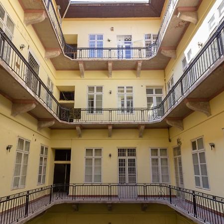 Luxury Lisbeth Apartman Budapest Esterno foto