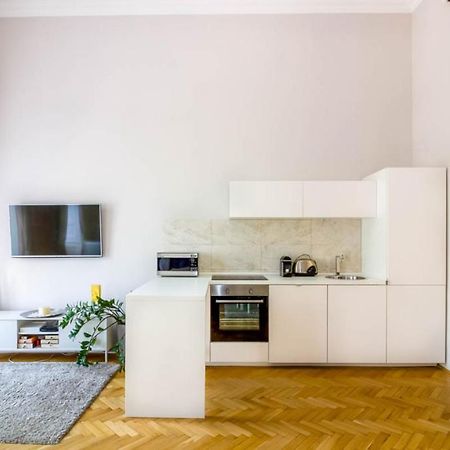 Luxury Lisbeth Apartman Budapest Esterno foto